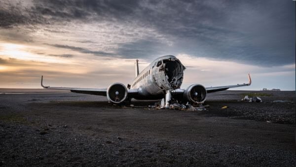 Sonhar com Avião Caindo